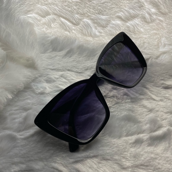 Black frames - Picture 2 of 2